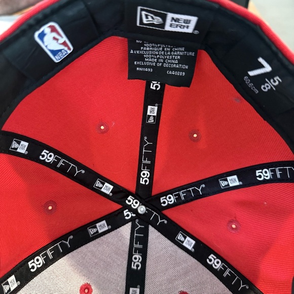 New Era Chicago Bulls Red and Black Flat Brim Snapback Hat - Picture 9 of 10